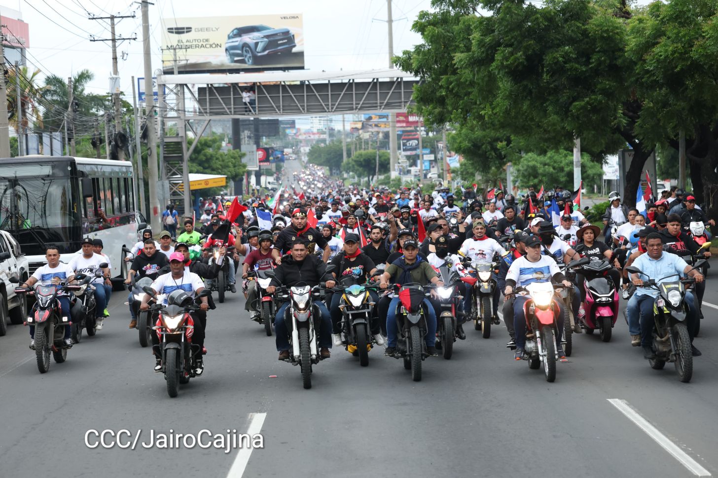 Hacia el 46/19: Aficionados por las motos protagonizan Motorizada Dos, Siempre 19