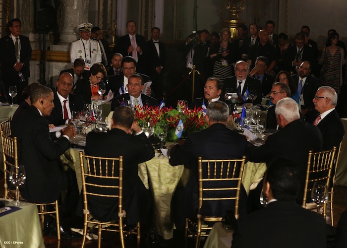 Daniel y Rosario en Cumbre del SICA con Obama