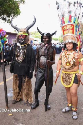 Multitudinaria procesión marca el retorno de Santo Domingo de Guzmán a Las Sierritas
