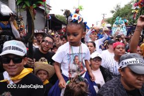 Multitudinaria procesión marca el retorno de Santo Domingo de Guzmán a Las Sierritas