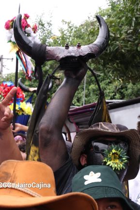 Multitudinaria procesión marca el retorno de Santo Domingo de Guzmán a Las Sierritas