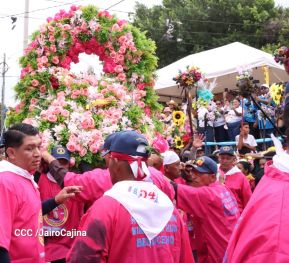 Multitudinaria procesión marca el retorno de Santo Domingo de Guzmán a Las Sierritas