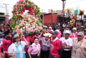 Multitudinaria procesión marca el retorno de Santo Domingo de Guzmán a Las Sierritas