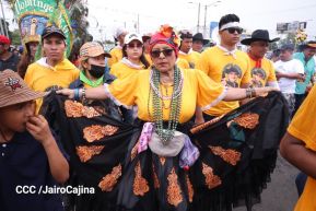 Multitudinaria procesión marca el retorno de Santo Domingo de Guzmán a Las Sierritas