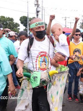 Multitudinaria procesión marca el retorno de Santo Domingo de Guzmán a Las Sierritas
