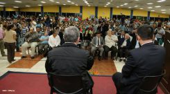 Wang Jing sostiene intercambio con comunidad universitaria