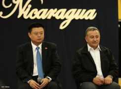 Wang Jing sostiene intercambio con comunidad universitaria