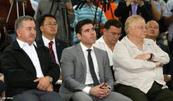 Wang Jing sostiene intercambio con comunidad universitaria