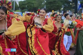 Gran Baile del Huipil en la Plaza Soberanía en Managua