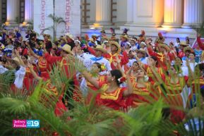 Gran Baile del Huipil en la Plaza Soberanía en Managua