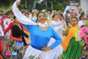 Gran Baile del Huipil en la Plaza Soberanía en Managua