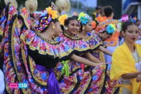 Gran Baile del Huipil en la Plaza Soberanía en Managua