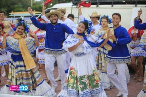 Gran Baile del Huipil en la Plaza Soberanía en Managua