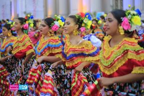 Gran Baile del Huipil en la Plaza Soberanía en Managua
