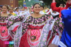 Gran Baile del Huipil en la Plaza Soberanía en Managua