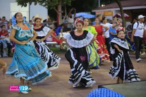 Gran Baile del Huipil en la Plaza Soberanía en Managua
