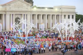 Gran Baile del Huipil en la Plaza Soberanía en Managua