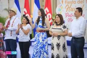 Gran Baile del Huipil en la Plaza Soberanía en Managua