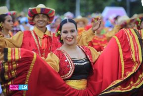Gran Baile del Huipil en la Plaza Soberanía en Managua