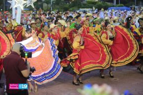 Gran Baile del Huipil en la Plaza Soberanía en Managua
