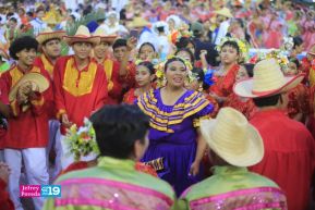 Gran Baile del Huipil en la Plaza Soberanía en Managua