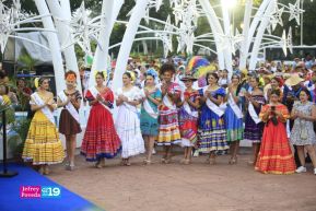 Gran Baile del Huipil en la Plaza Soberanía en Managua