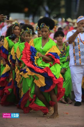 Gran Baile del Huipil en la Plaza Soberanía en Managua