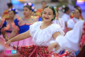 Gran Baile del Huipil en la Plaza Soberanía en Managua
