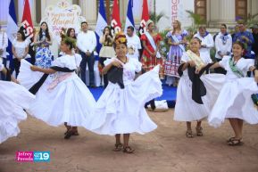 Gran Baile del Huipil en la Plaza Soberanía en Managua