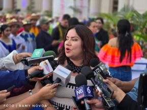 Gran Baile del Huipil en la Plaza Soberanía en Managua