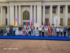 Gran Baile del Huipil en la Plaza Soberanía en Managua