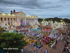 Gran Baile del Huipil en la Plaza Soberanía en Managua