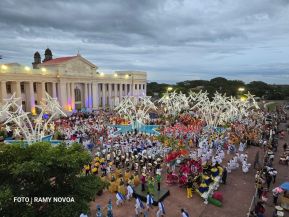 Gran Baile del Huipil en la Plaza Soberanía en Managua