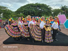 Gran Baile del Huipil en la Plaza Soberanía en Managua