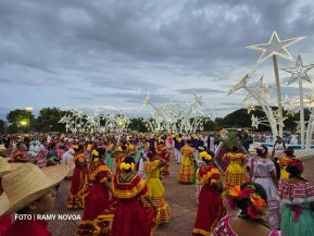 Gran Baile del Huipil en la Plaza Soberanía en Managua