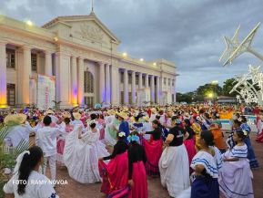 Gran Baile del Huipil en la Plaza Soberanía en Managua