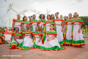 Gran Baile del Huipil en la Plaza Soberanía en Managua
