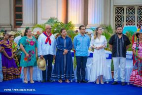 Gran Baile del Huipil en la Plaza Soberanía en Managua