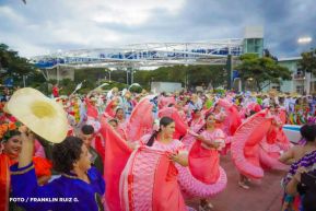 Gran Baile del Huipil en la Plaza Soberanía en Managua