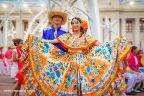 Gran Baile del Huipil en la Plaza Soberanía en Managua