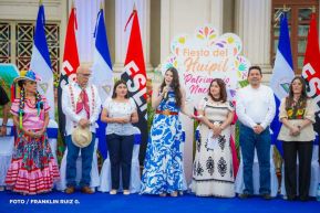 Gran Baile del Huipil en la Plaza Soberanía en Managua