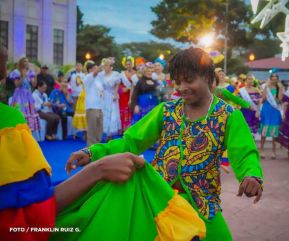 Gran Baile del Huipil en la Plaza Soberanía en Managua