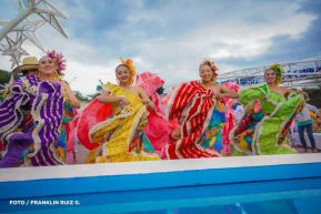 Gran Baile del Huipil en la Plaza Soberanía en Managua