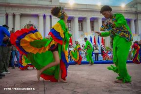 Gran Baile del Huipil en la Plaza Soberanía en Managua