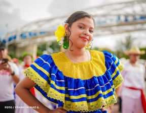 Gran Baile del Huipil en la Plaza Soberanía en Managua