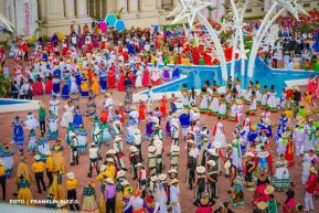 Gran Baile del Huipil en la Plaza Soberanía en Managua