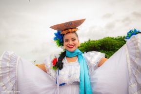 Gran Baile del Huipil en la Plaza Soberanía en Managua