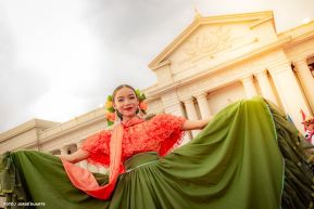 Gran Baile del Huipil en la Plaza Soberanía en Managua