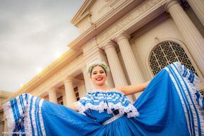 Gran Baile del Huipil en la Plaza Soberanía en Managua