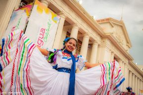 Gran Baile del Huipil en la Plaza Soberanía en Managua